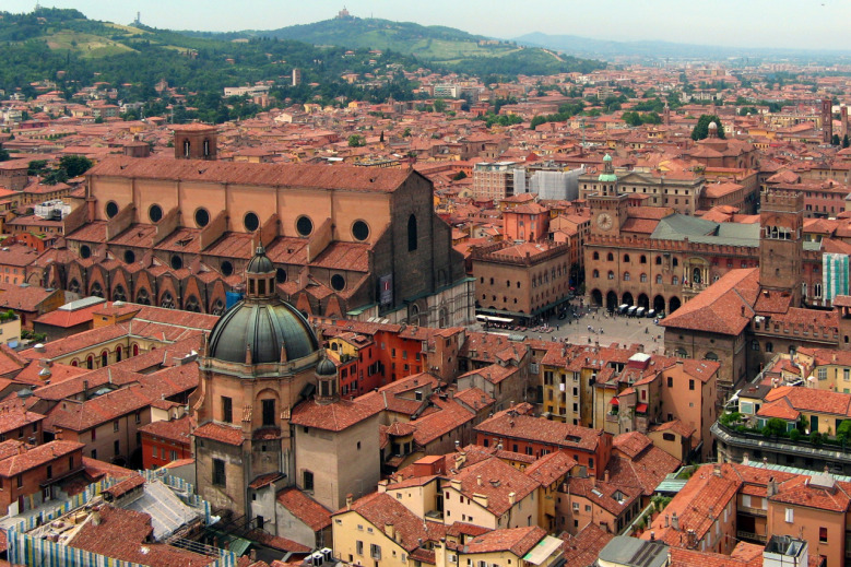 HSE and University of Bologna sign new agreement on dual-degree programme Illustration for news: HSE and University of Bologna sign new agreement on dual-degree programme