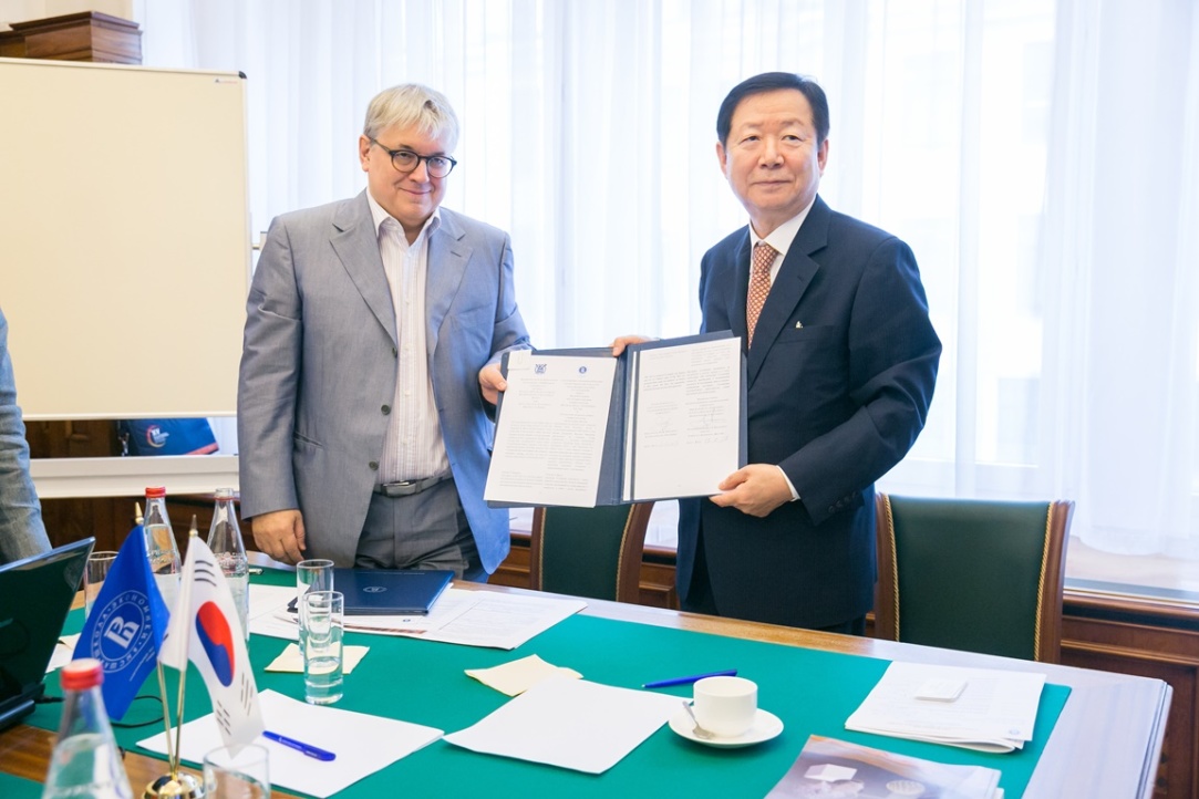 HSE and Seoul National University Sign Cooperation Agreement Illustration for news: HSE and Seoul National University Sign Cooperation Agreement
