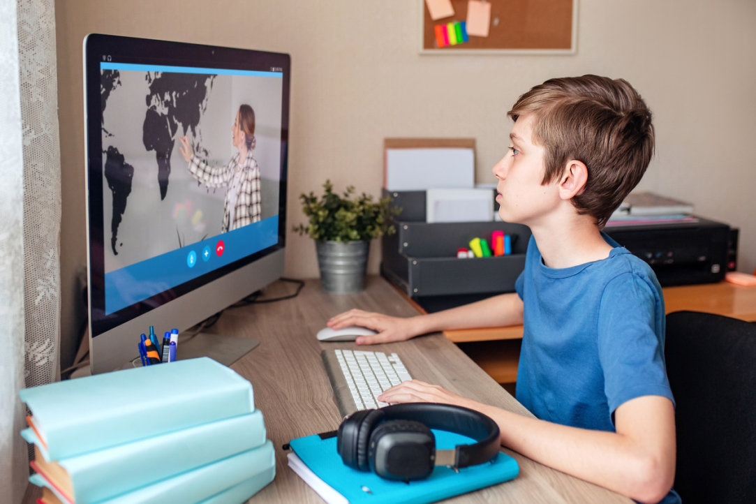 Children's Adaptation to Online Learning Depends on the Nature of Their Parents’ Work Illustration for news: Children's Adaptation to Online Learning Depends on the Nature of Their Parents’ Work
