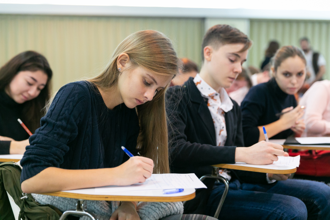 Statistics Explain Why Less-Competent People Tend to Overestimate Themselves Illustration for news: Statistics Explain Why Less-Competent People Tend to Overestimate Themselves
