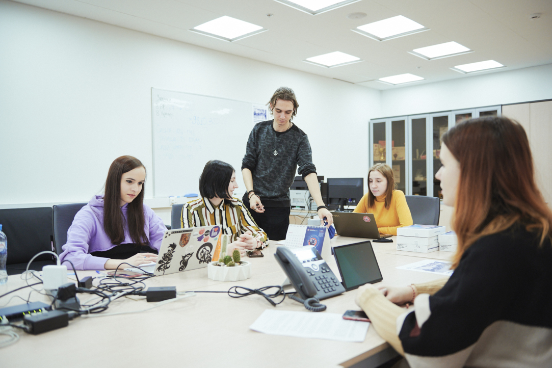 HSE Situation Centre Has Received over 100 Appeals from Students and Staff Illustration for news: HSE Situation Centre Has Received over 100 Appeals from Students and Staff