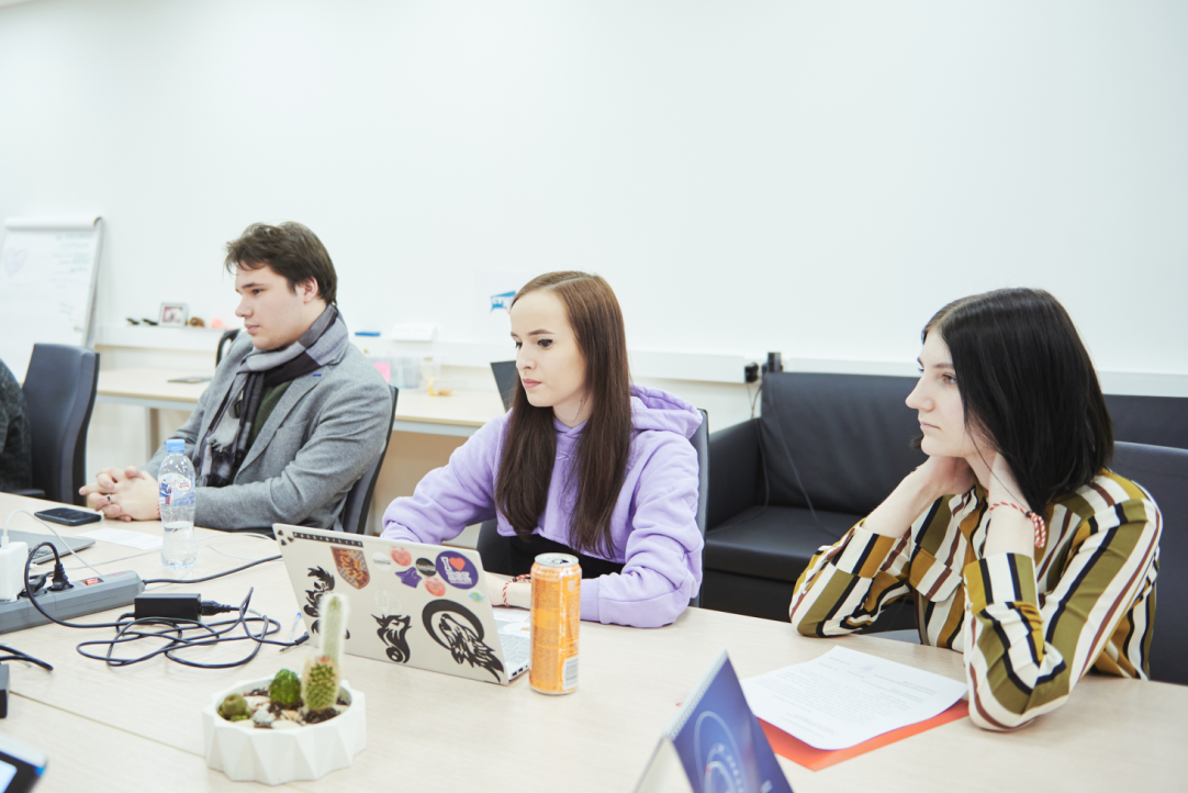 HSE Situation Centre Receives Over 500 Inquiries from Students and Employees Illustration for news: HSE Situation Centre Receives Over 500 Inquiries from Students and Employees