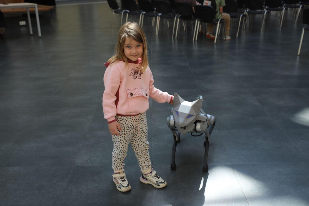 Pet a Robocat and Talk to R2D2: HSE Faculty of Computer Science Holds Robotics Fest Illustration for news: Pet a Robocat and Talk to R2D2: HSE Faculty of Computer Science Holds Robotics Fest
