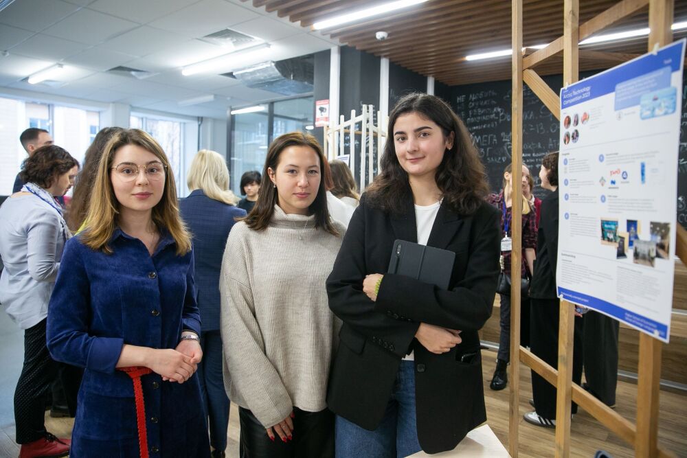 ‘This Important Day Will Be Written in the History of the School of Foreign Languages’ Illustration for news: ‘This Important Day Will Be Written in the History of the School of Foreign Languages’