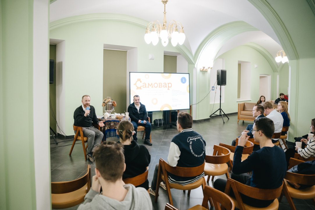 Жизнь с ИИ: как заставить нейросети работать на нас Иллюстрация к новости: Жизнь с ИИ: как заставить нейросети работать на нас