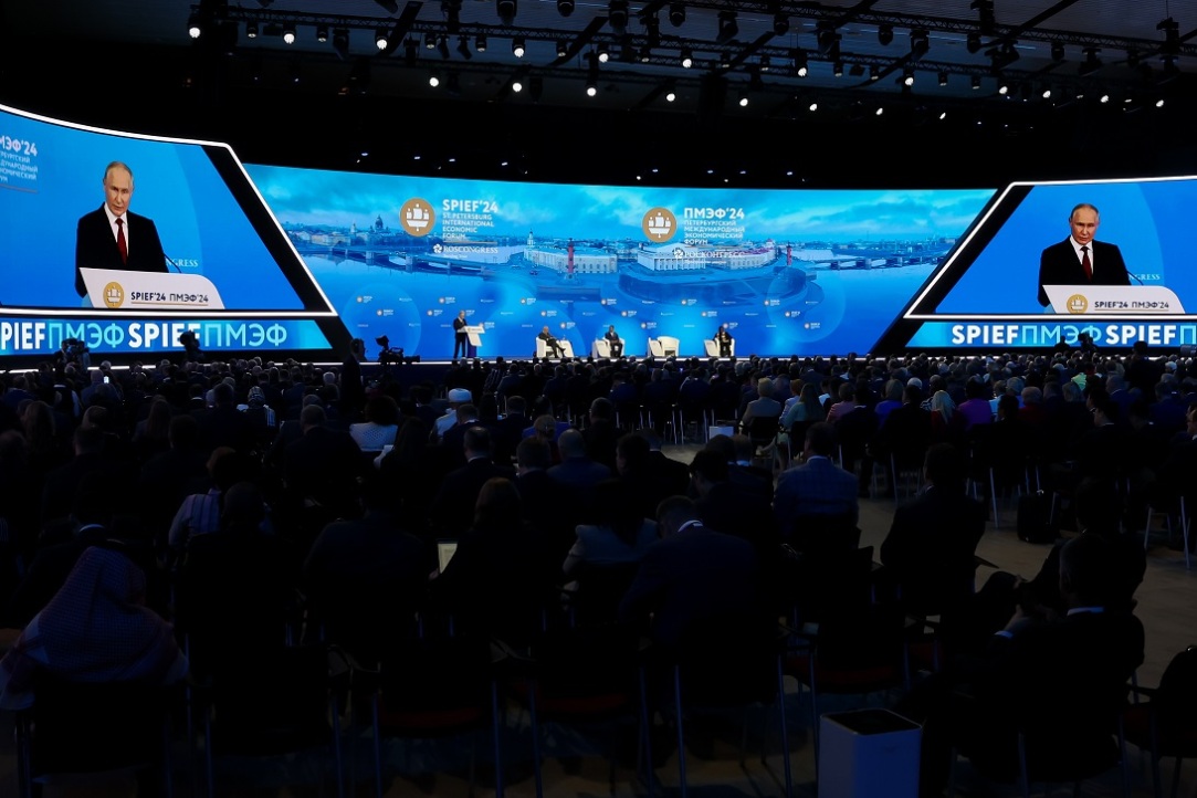 HSE Distinguished Professor Sergey Karaganov Moderates Plenary Session at SPIEF Illustration for news: HSE Distinguished Professor Sergey Karaganov Moderates Plenary Session at SPIEF